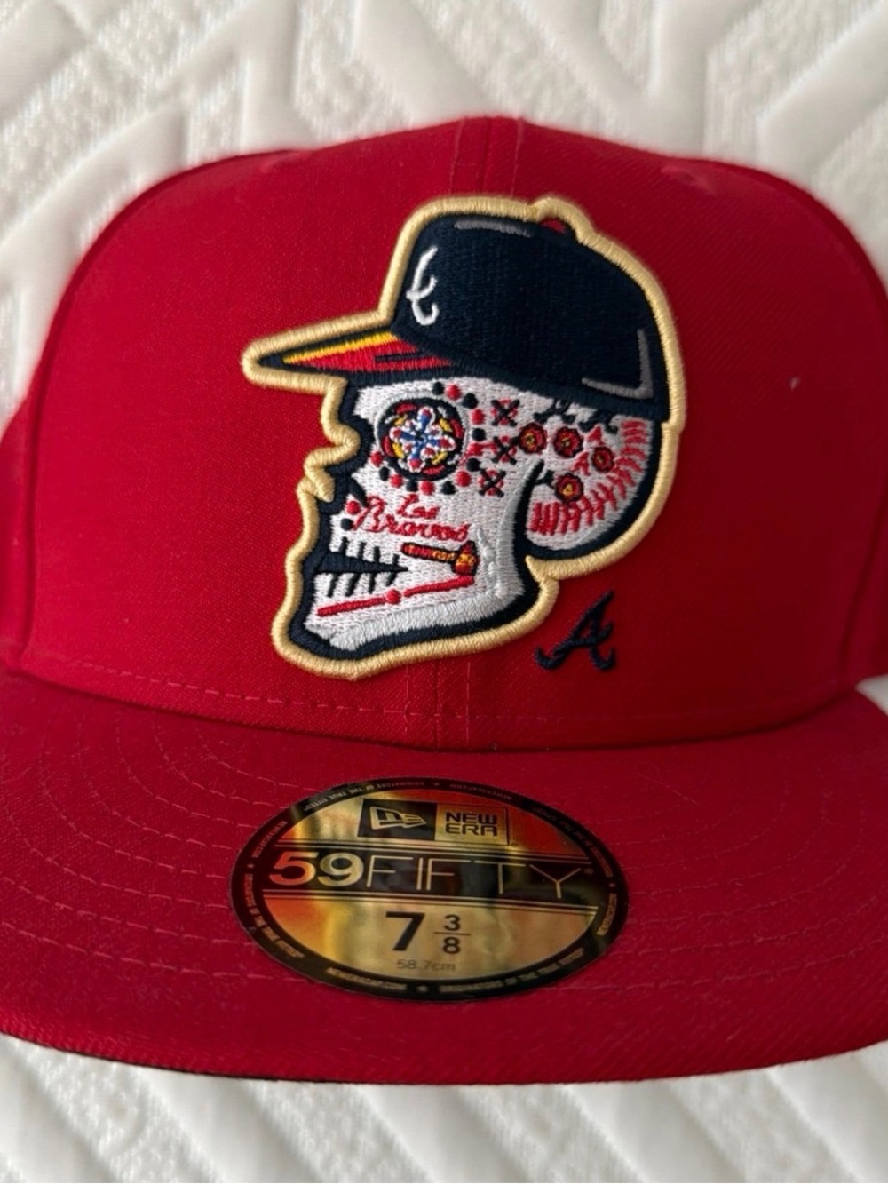 Atlanta Braves New Era Los Bravos Red Hat NWT/Unworn Very Rare Sugar Skull 7 3/8